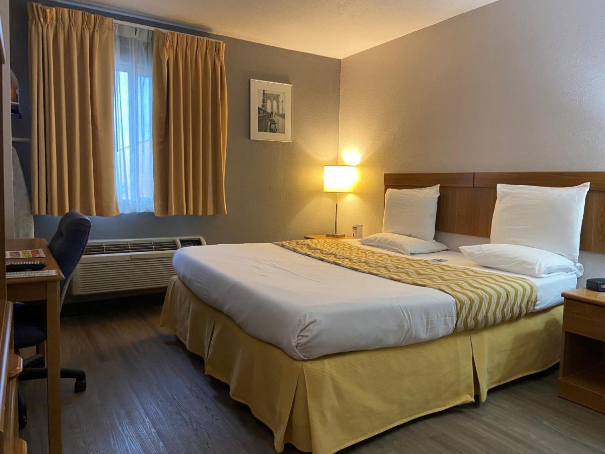 Travelodge & By Wyndham Hotel