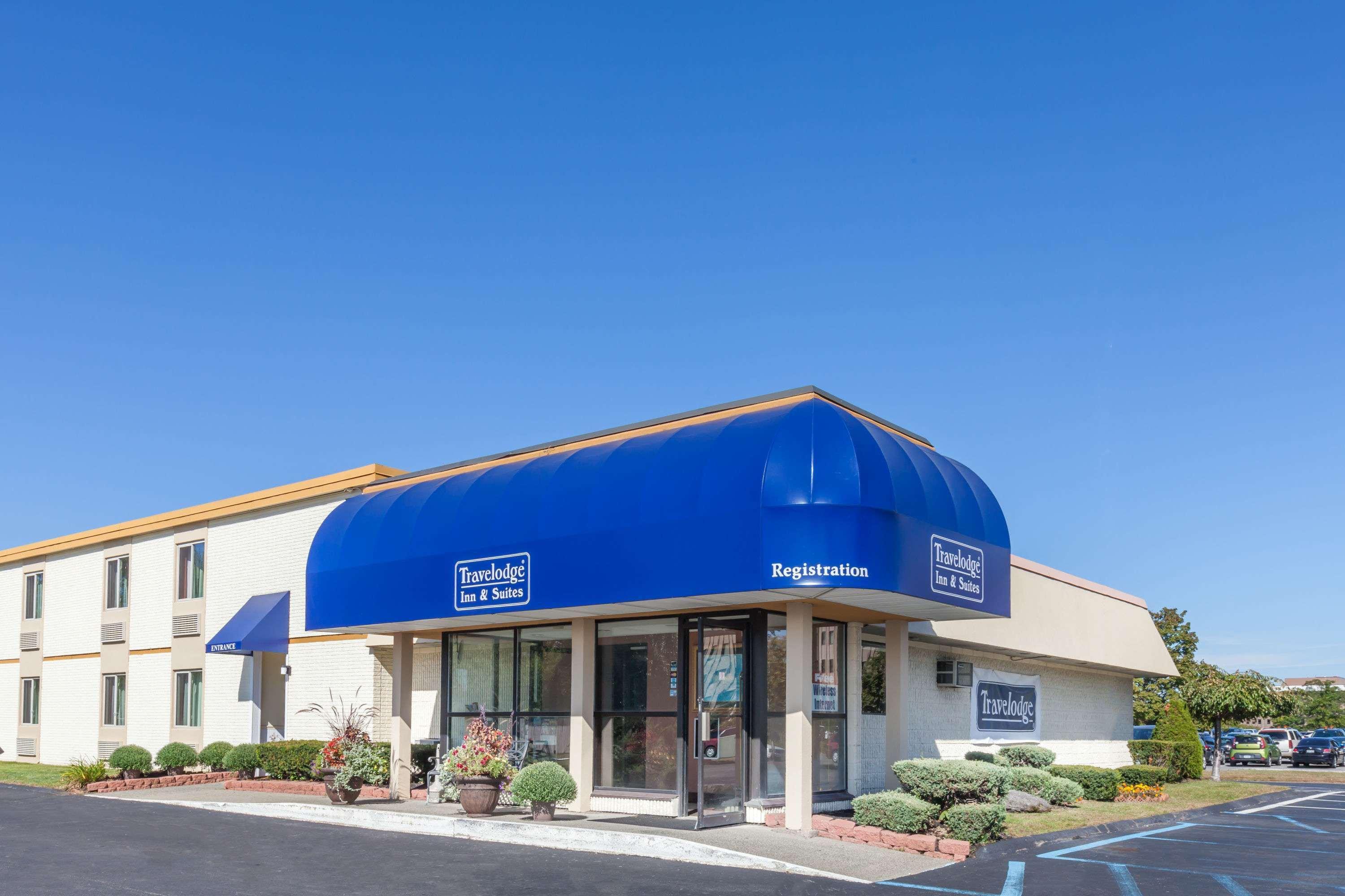 Travelodge & By Wyndham Hotel